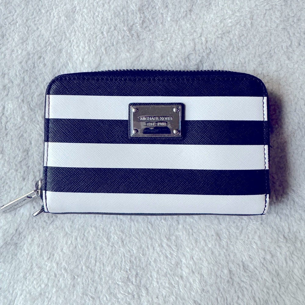 Michael Kors Zip Wallet